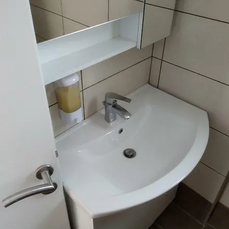 Rooftop Studio Near Port And Center Wifi/crib